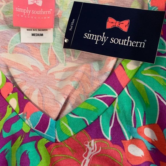 SIMPLY SOUTHERN “COSTA RICO” V-Neck SS Shirt M NWT - Picture 5 of 9
